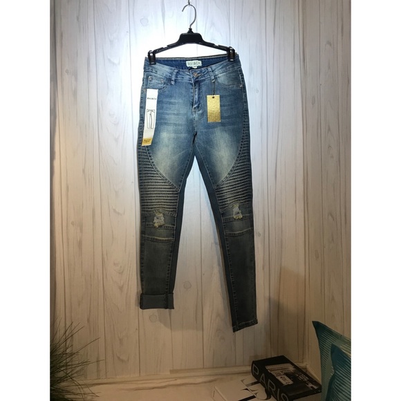 Blue Jeans - Picture 5 of 6